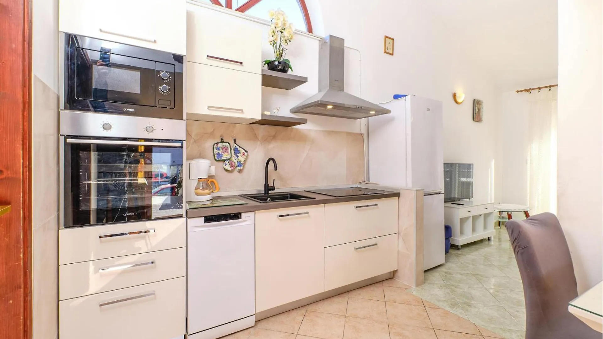 Beautiful Apartment In Мали-Лошинь 0*,  Хорватия
