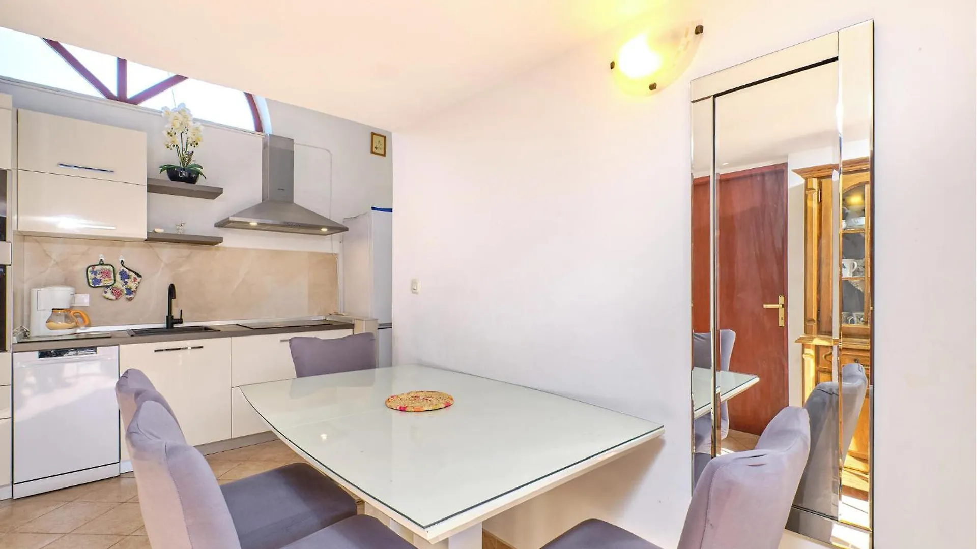 Beautiful Apartment In Мали-Лошинь Хорватия